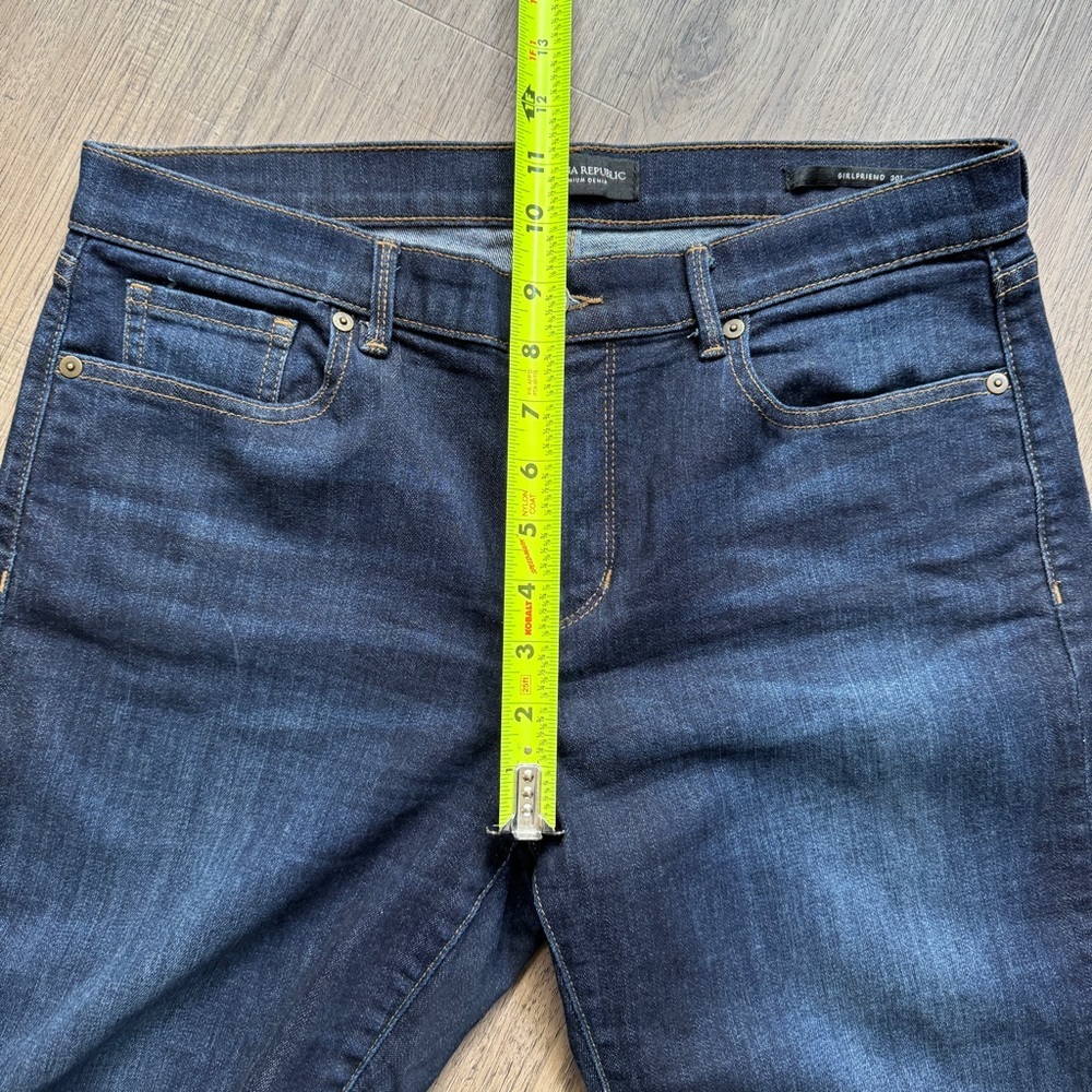 Banana Republic Premium Denim Dark Wash Girlfriend Jeans - Size 30 Long - Picture 5 of 12